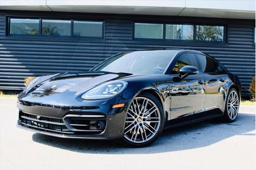2023 Porsche Panamera E-Hybrid 4