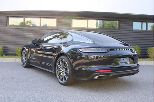2023 Porsche Panamera E-Hybrid 4