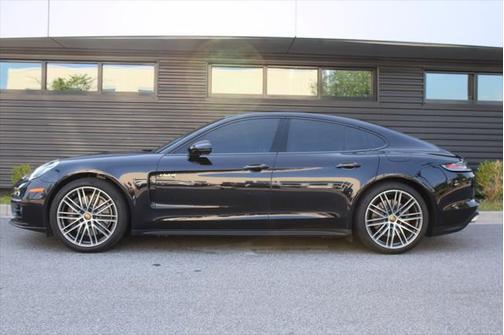 2023 Porsche Panamera E-Hybrid 4