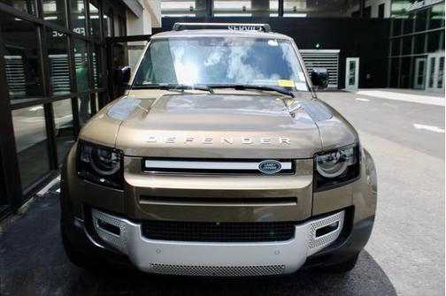 2020 Land Rover Defender 110 SE