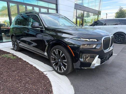 Black Sapphire Metallic 2024 BMW X7 xDrive40i