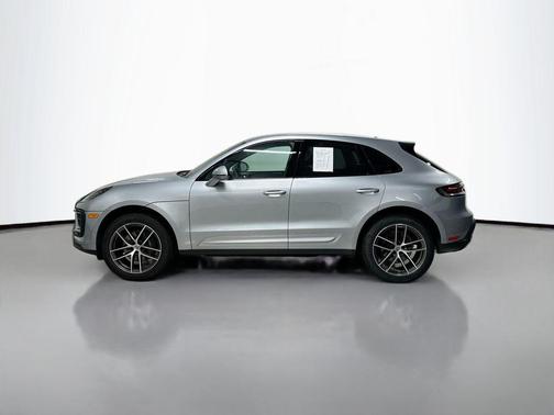 Dolomite Silver Metallic 2025 Porsche Macan Macan