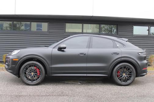 2025 Porsche Cayenne GTS