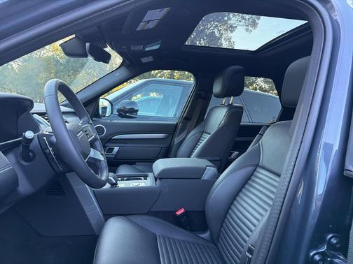 2025 Land Rover Discovery P360 Dynamic SE