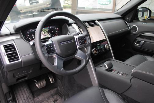 2025 Land Rover Discovery P360 Dynamic SE