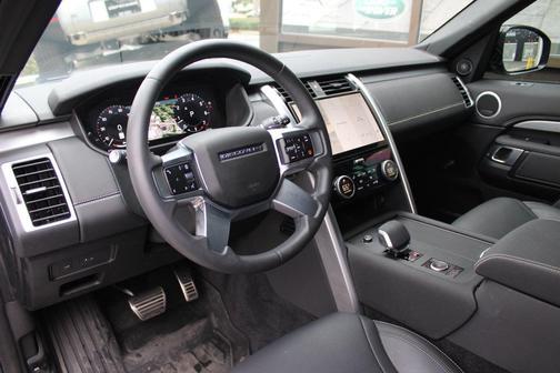 2025 Land Rover Discovery P360 Dynamic SE