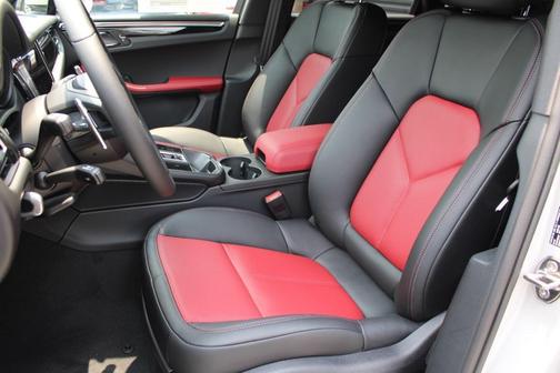 2025 Porsche Macan S