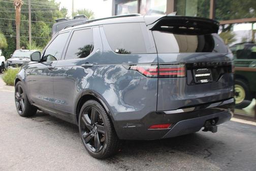 Varesine Blue Metallic 2024 Land Rover Discovery P360 Dynamic SE