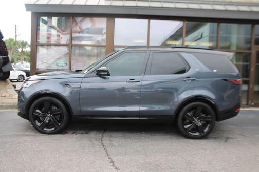 Varesine Blue Metallic 2024 Land Rover Discovery P360 Dynamic SE