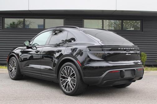 2025 Porsche Macan 