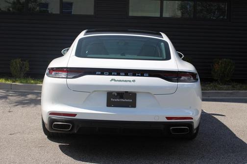 2023 Porsche Panamera 4