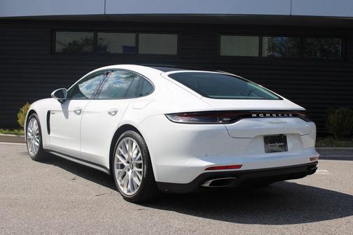 2023 Porsche Panamera 4