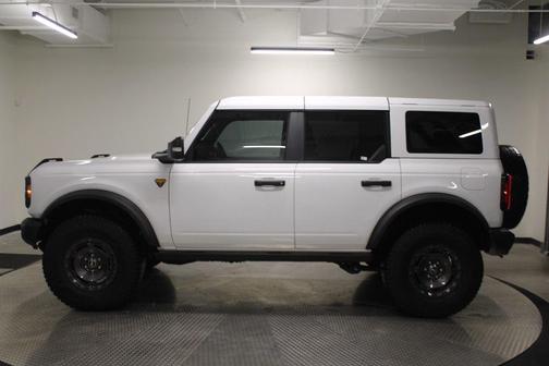 Oxford White 2025 Ford Bronco Badlands