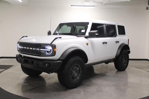 Oxford White 2025 Ford Bronco Badlands