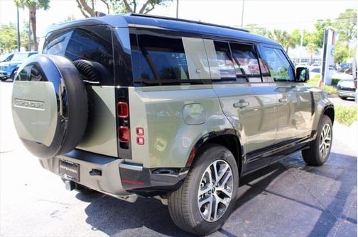 2024 Land Rover Defender 110 P400 X-Dynamic SE