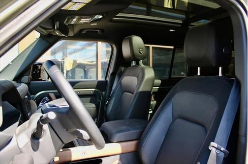 2024 Land Rover Defender 110 P400 X-Dynamic SE