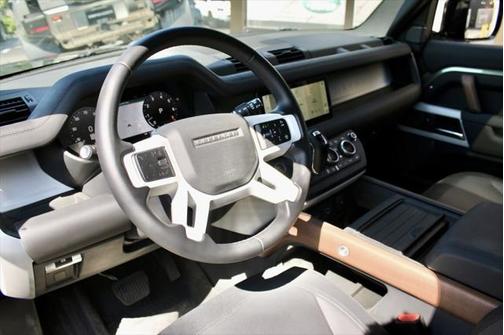 2024 Land Rover Defender 110 P400 X-Dynamic SE