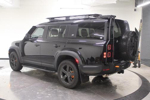 2023 Land Rover Defender 130 SE