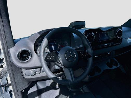 Arctic White 2026 Mercedes-Benz Sprinter 2500 Crew 144 WB