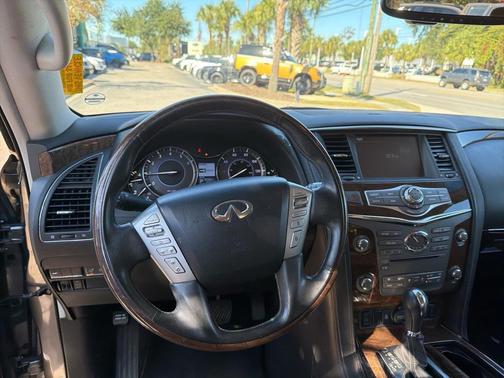 2017 INFINITI QX80 Signature Edition