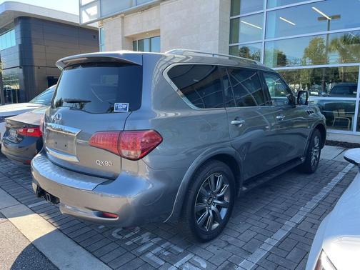 2017 INFINITI QX80 Signature Edition