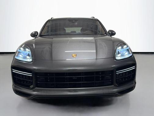 Quartzite Grey Metallic 2023 Porsche Cayenne Turbo