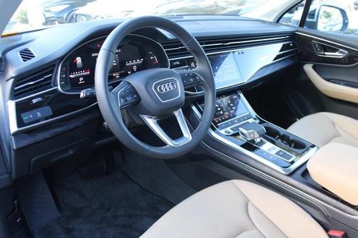 2025 Audi Q7 45 Premium Plus