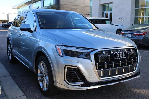2025 Audi Q7 45 Premium Plus