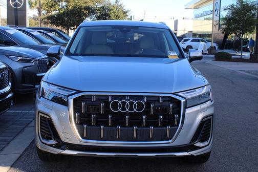 2025 Audi Q7 45 Premium Plus