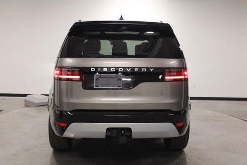 Lantau Bronze Metallic 2025 Land Rover Discovery P360 Metropolitan Edition