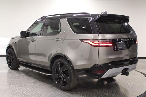 Lantau Bronze Metallic 2025 Land Rover Discovery P360 Metropolitan Edition