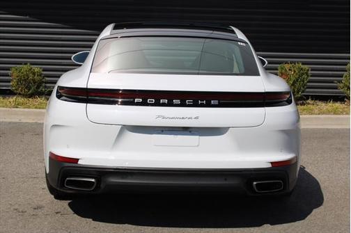 2024 Porsche Panamera 4
