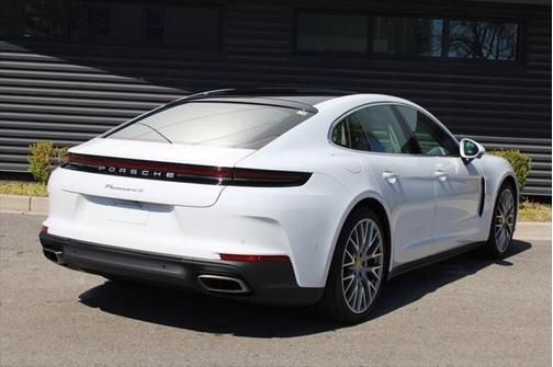 2024 Porsche Panamera 4