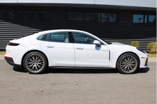 2024 Porsche Panamera 4