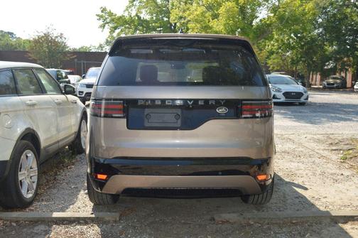 Lantau Bronze Metallic 2023 Land Rover Discovery P360 HSE R-Dynamic