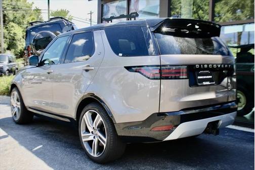 2023 Land Rover Discovery P360 Metropolitan Edition