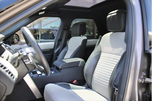 2023 Land Rover Discovery P360 Metropolitan Edition