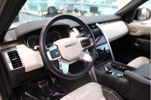 2023 Land Rover Discovery P360 Metropolitan Edition
