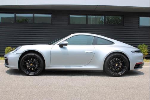 2022 Porsche 911 Carrera