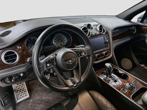Gray 2018 Bentley Bentayga W12 Signature