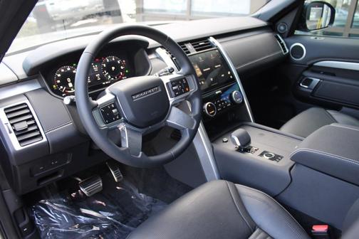 2025 Land Rover Discovery P360 Dynamic SE