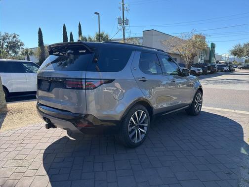 2025 Land Rover Discovery P360 Dynamic SE