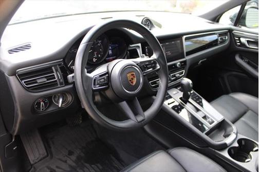 2022 Porsche Macan Base