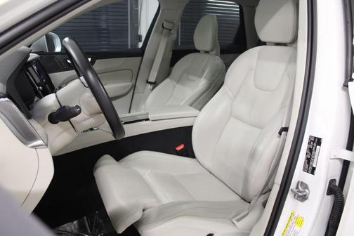 2022 Volvo XC60 B5 Inscription