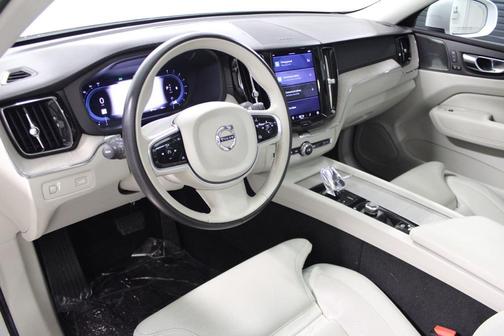 2022 Volvo XC60 B5 Inscription