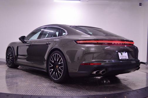 2025 Porsche Panamera 4