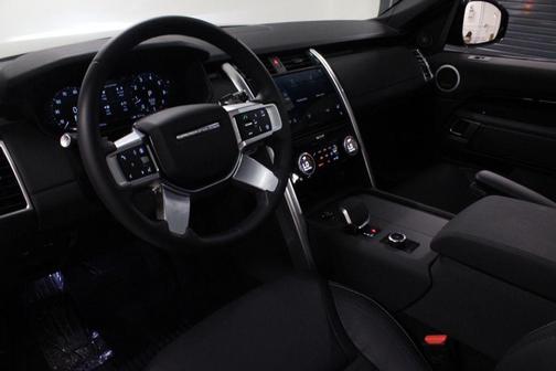 Santorini Black Metallic 2025 Land Rover Discovery P300 S