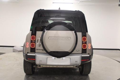 2023 Land Rover Defender 110 SE