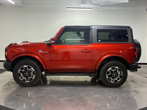 Hot Pepper Red Metallic Tinted Clearcoat 2023 Ford Bronco Outer Banks