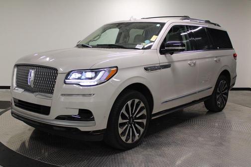 Ceramic Pearl Metallic Tri-Coat 2024 Lincoln Navigator Reserve